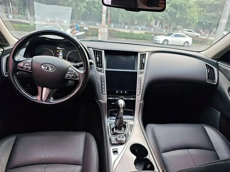 Infiniti Q50L
