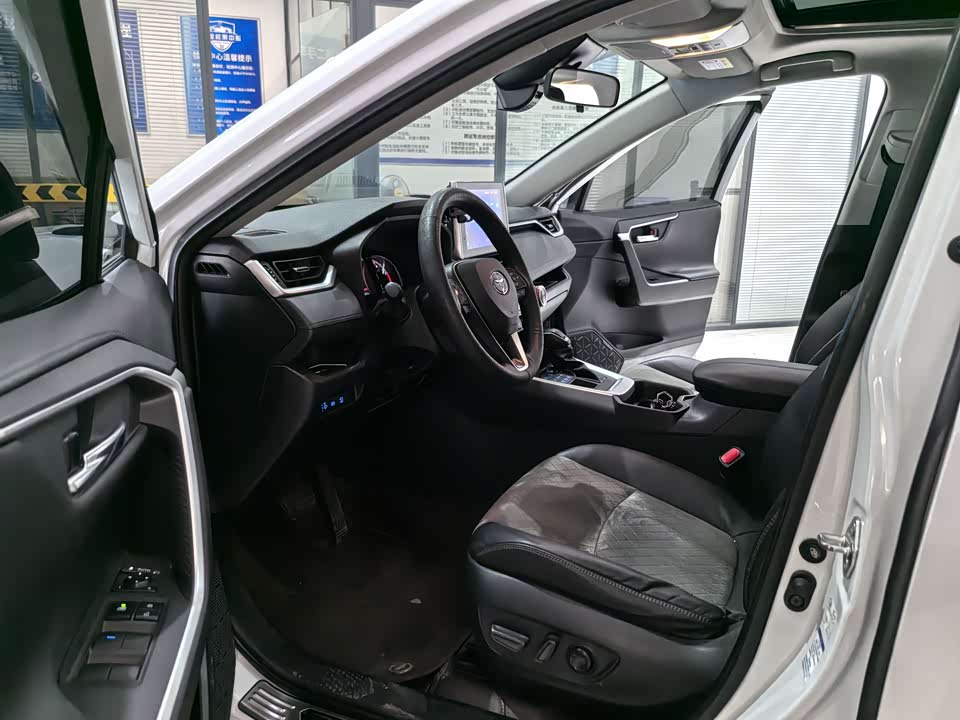 Toyota RAV4 Rongfang