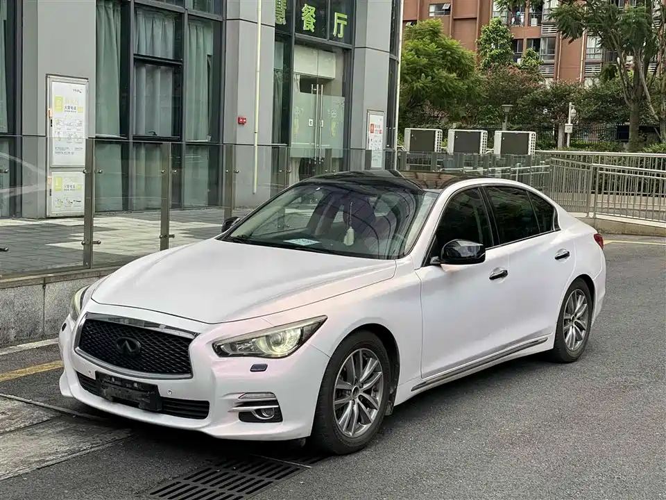 Infiniti Q50L