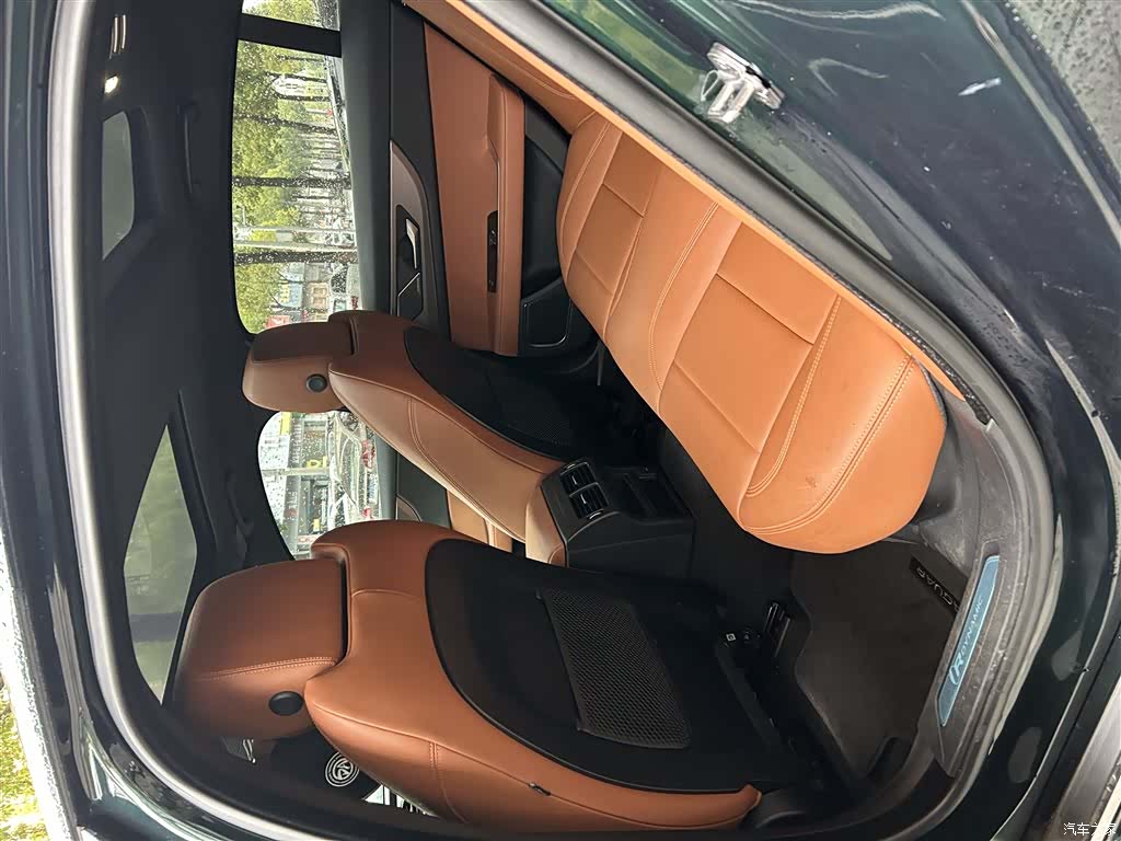 Land Rover XEL, 2024 3