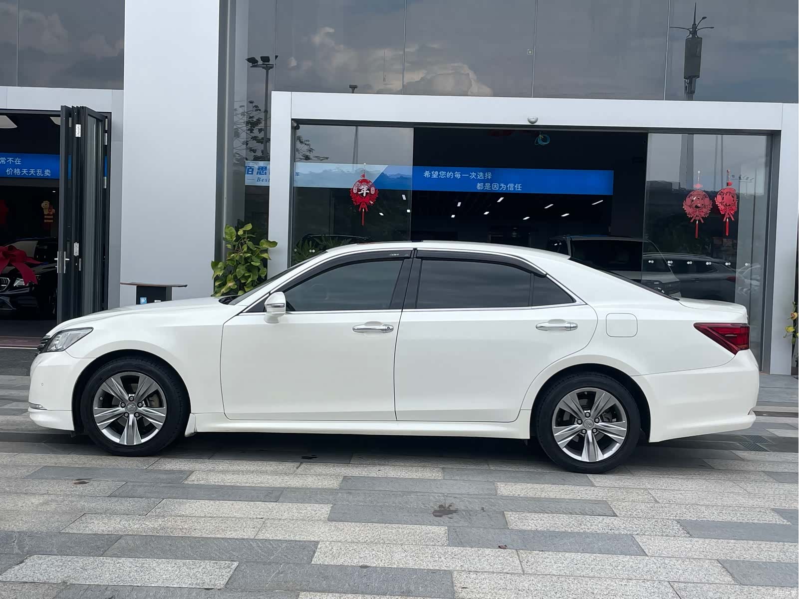 Toyota Crown, 2016 4