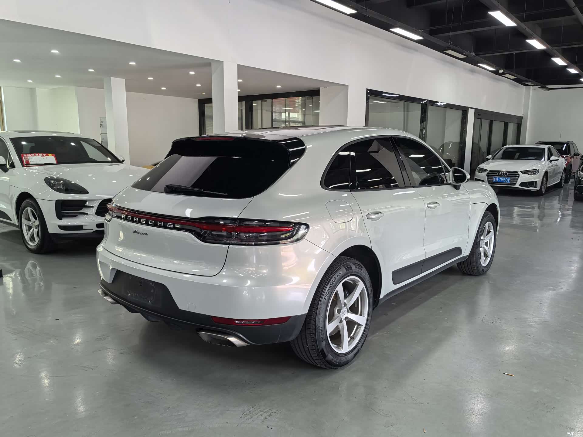Porsche Macan, 2020 все фото