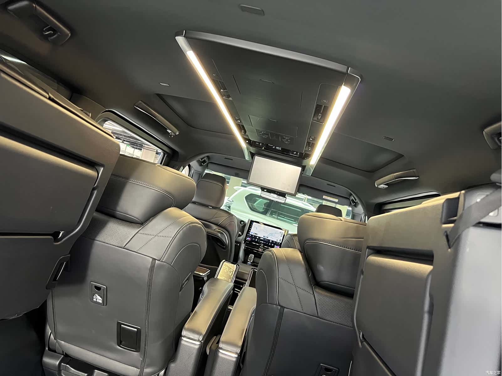 Toyota Alphard, 2024 9