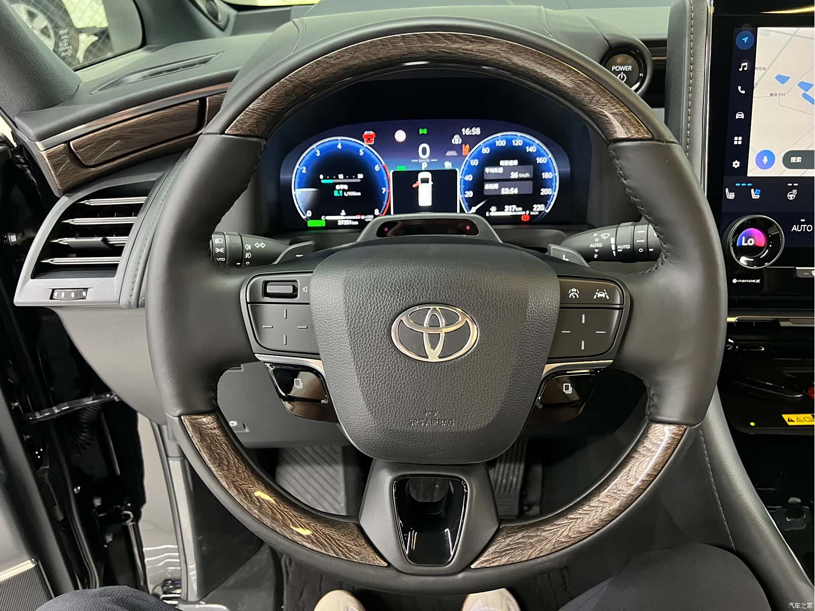 Toyota Alphard, 2024 23