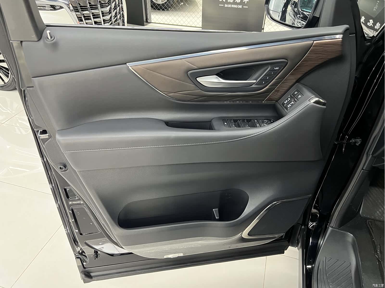 Toyota Alphard, 2024 21