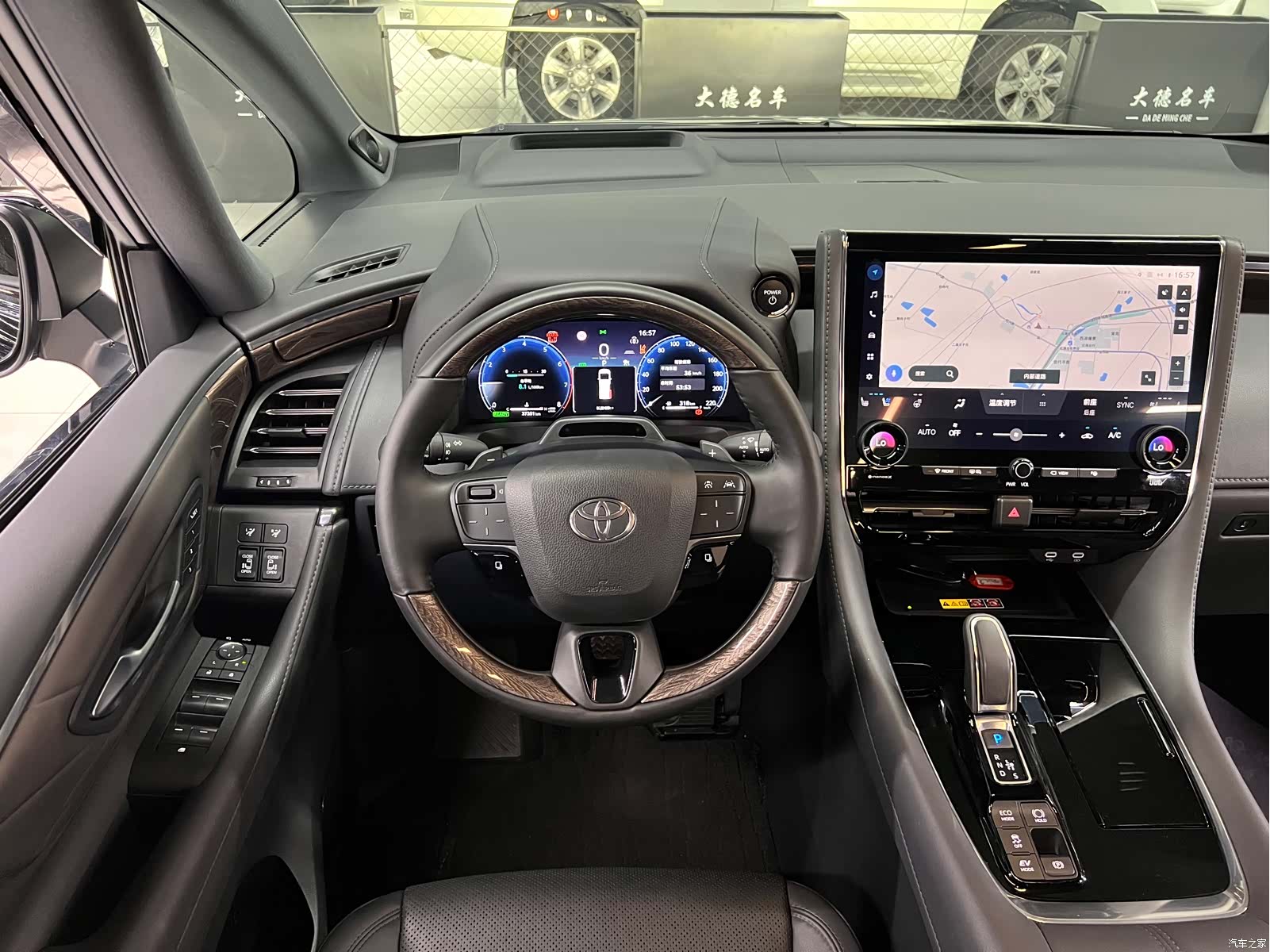 Toyota Alphard, 2024 18