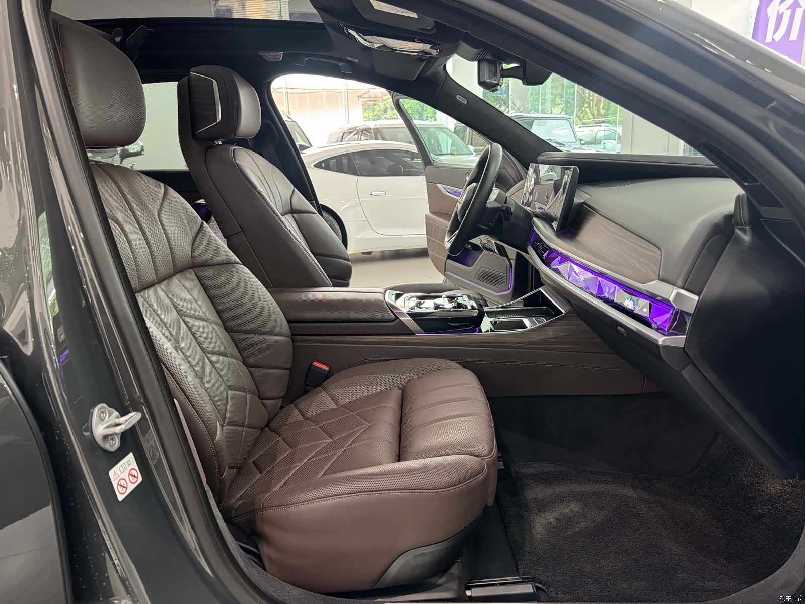BMW i7, 2024 13