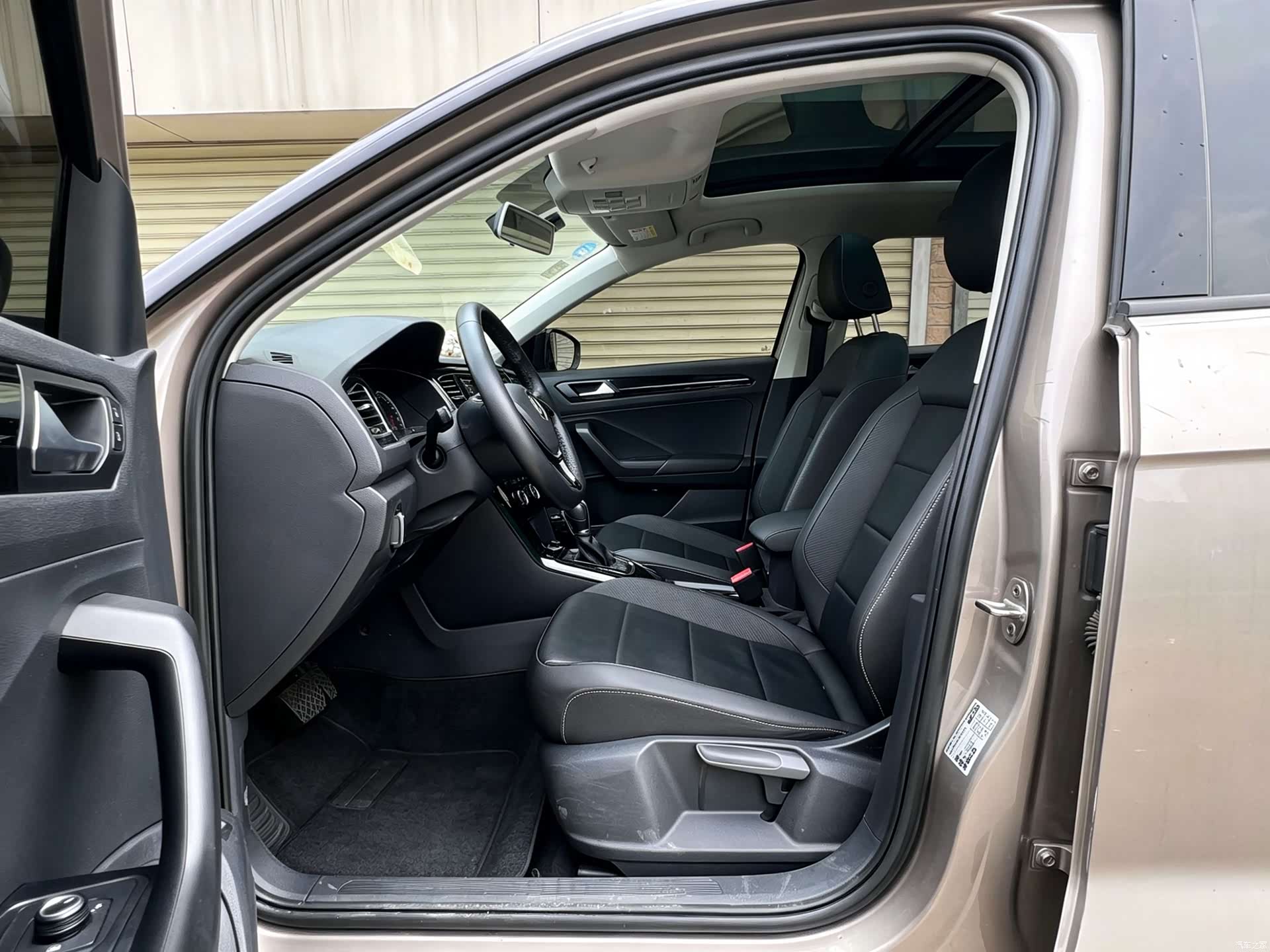 Volkswagen T-ROC, 2019 4