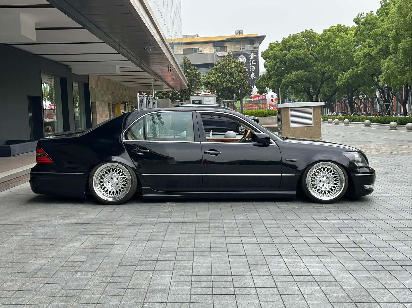 Lexus LS, 2005 4