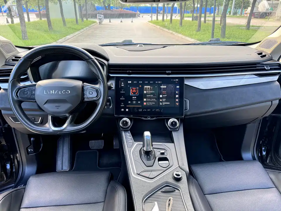 Lynk & Co 01