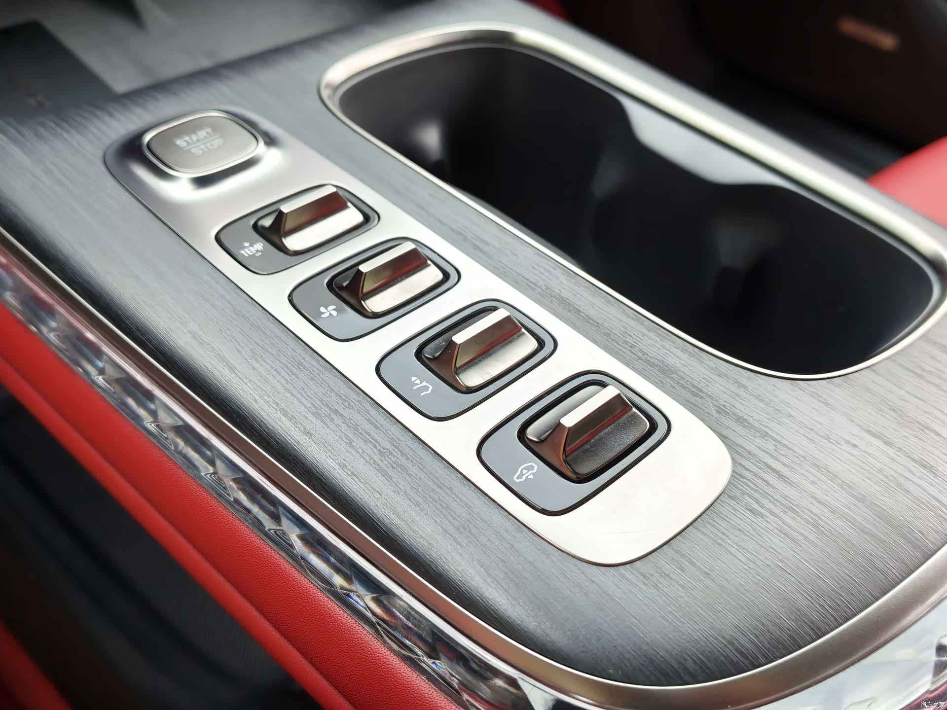 Xiaomi SU7, 2025 10