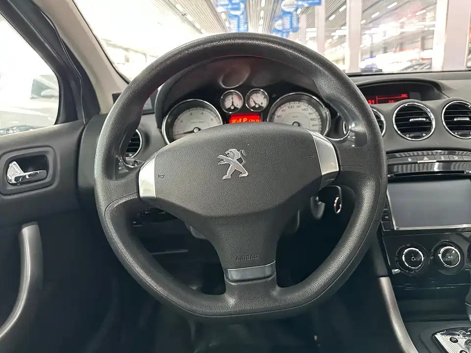 Peugeot 408