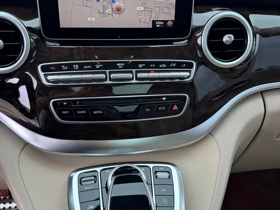 Mercedes-Benz V-class