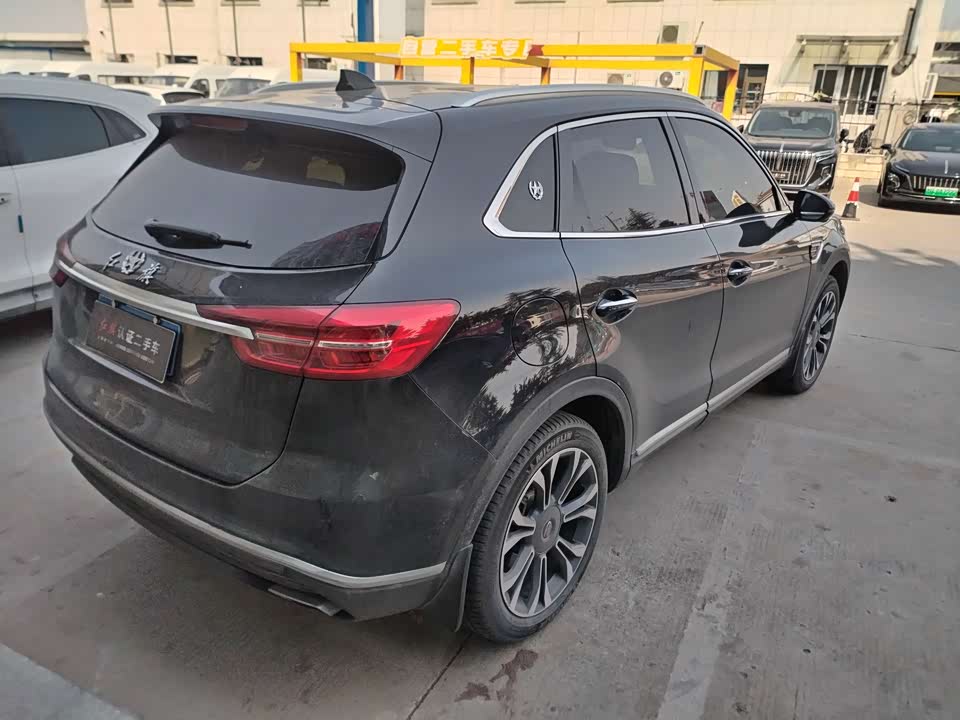 Hongqi HS5