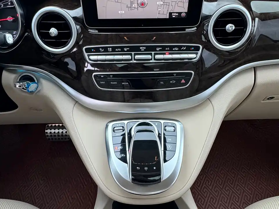 Mercedes-Benz V-class