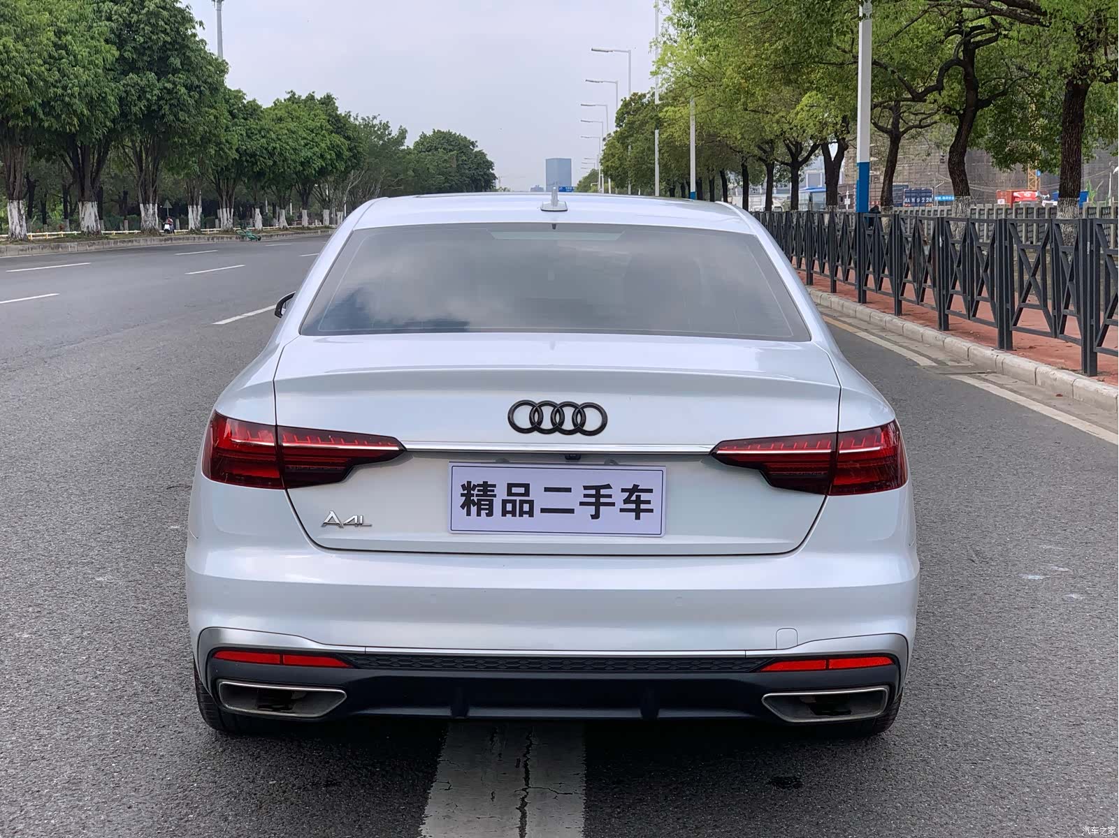 Audi A4L, 2020 все фото