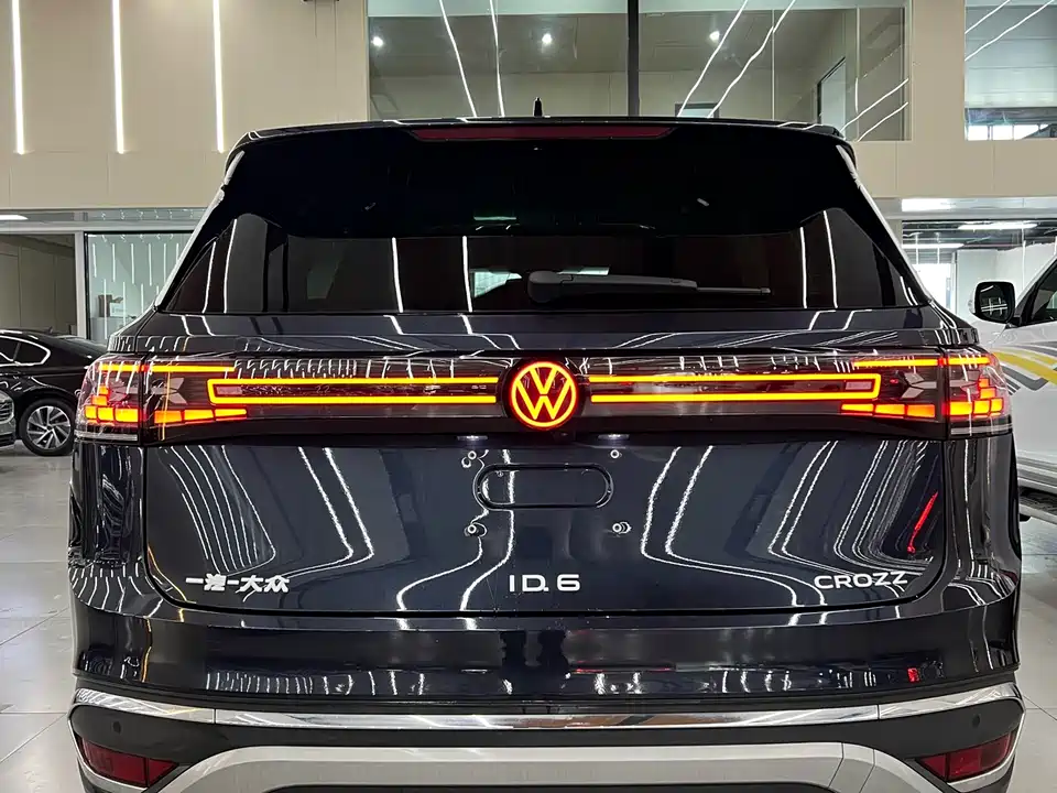 Volkswagen ID.6 CROZZ