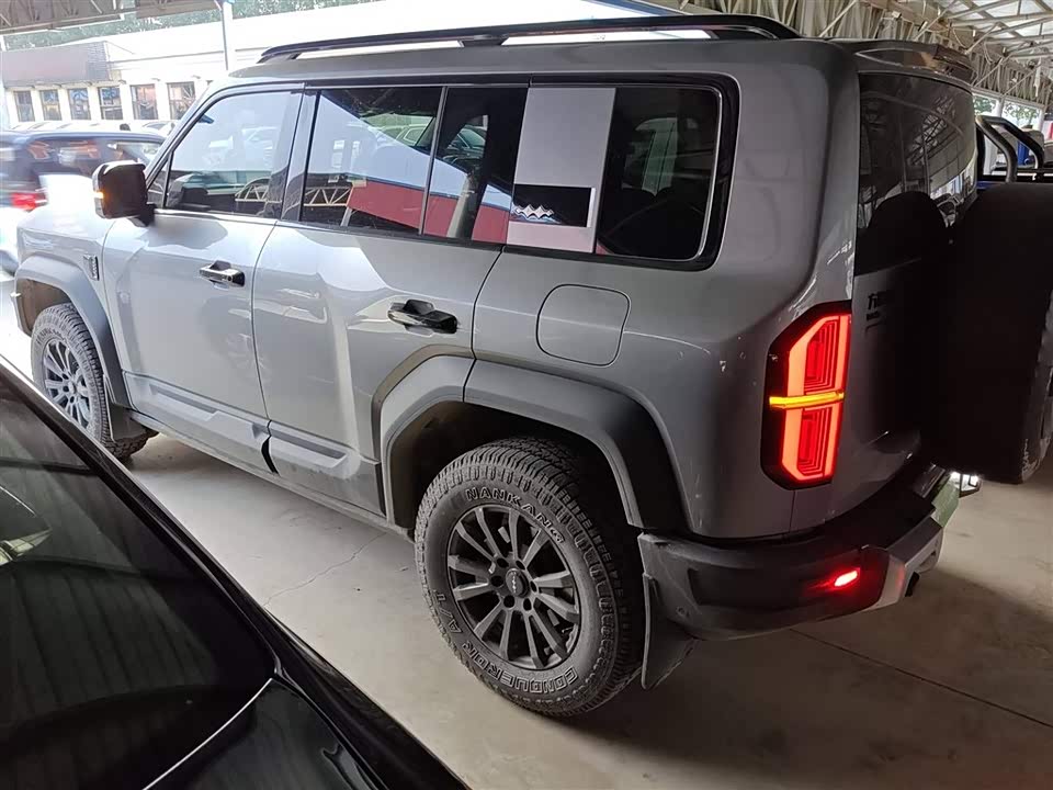BYD Leopard 5 BYD Leopard 5
