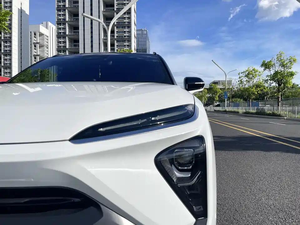 NIO ES6