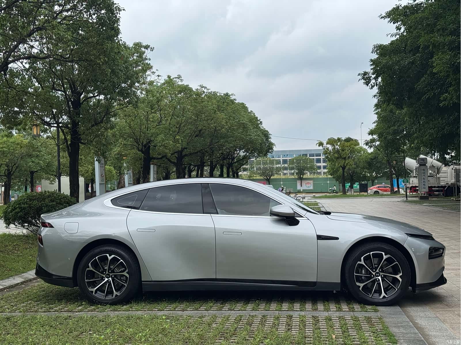 Xpeng P7, 2022 все фото