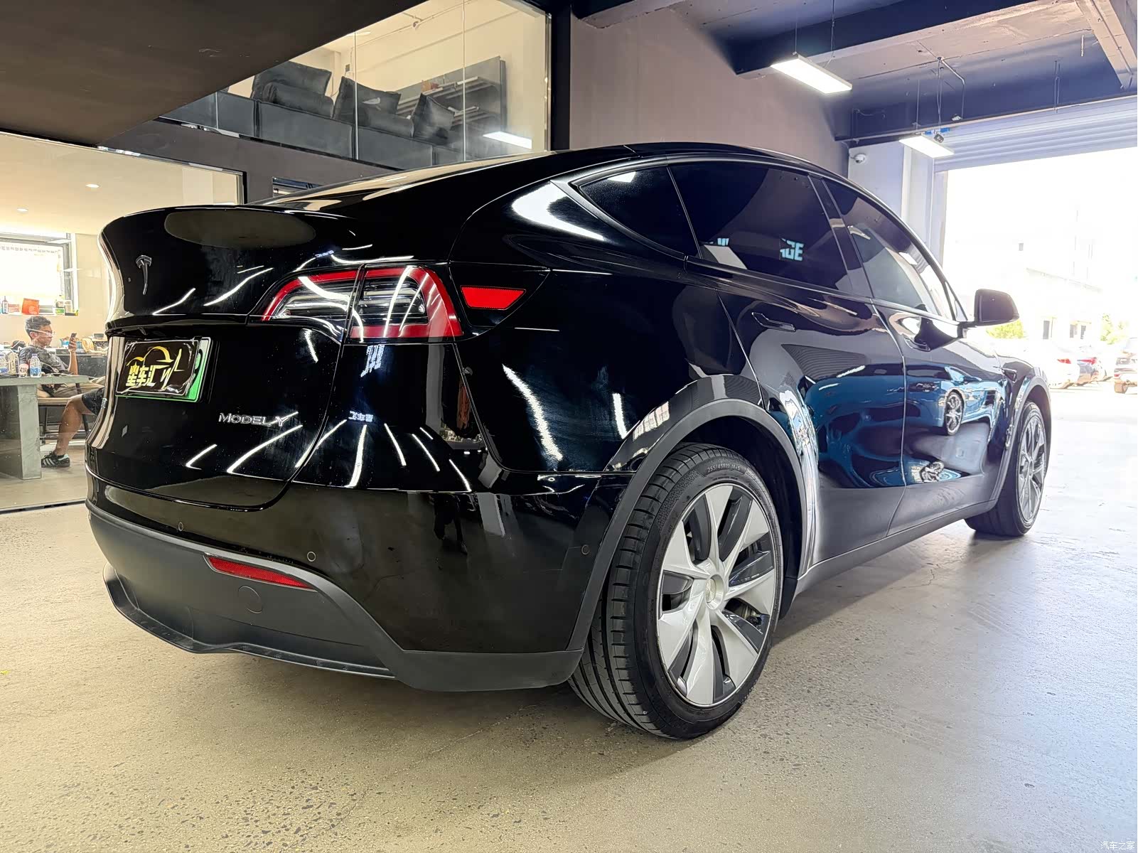 Tesla Model Y, 2021 13