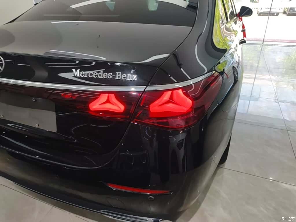 Mercedes-Benz E-Class, 2024 8