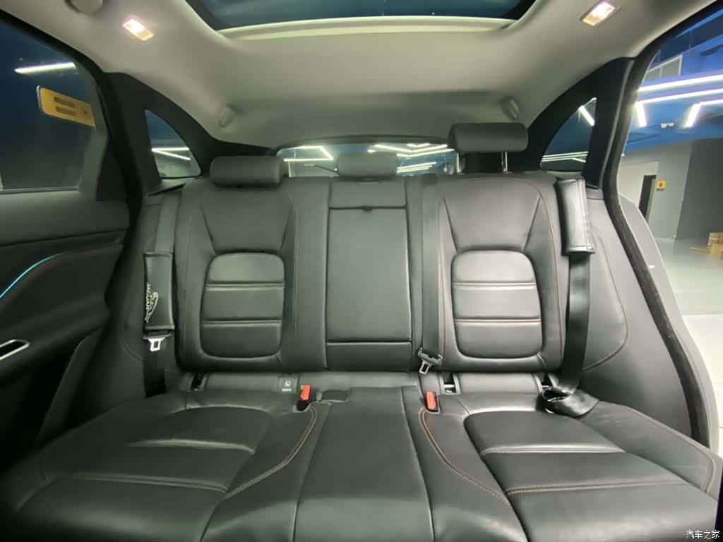 Jaguar F-PACE, 2017 19