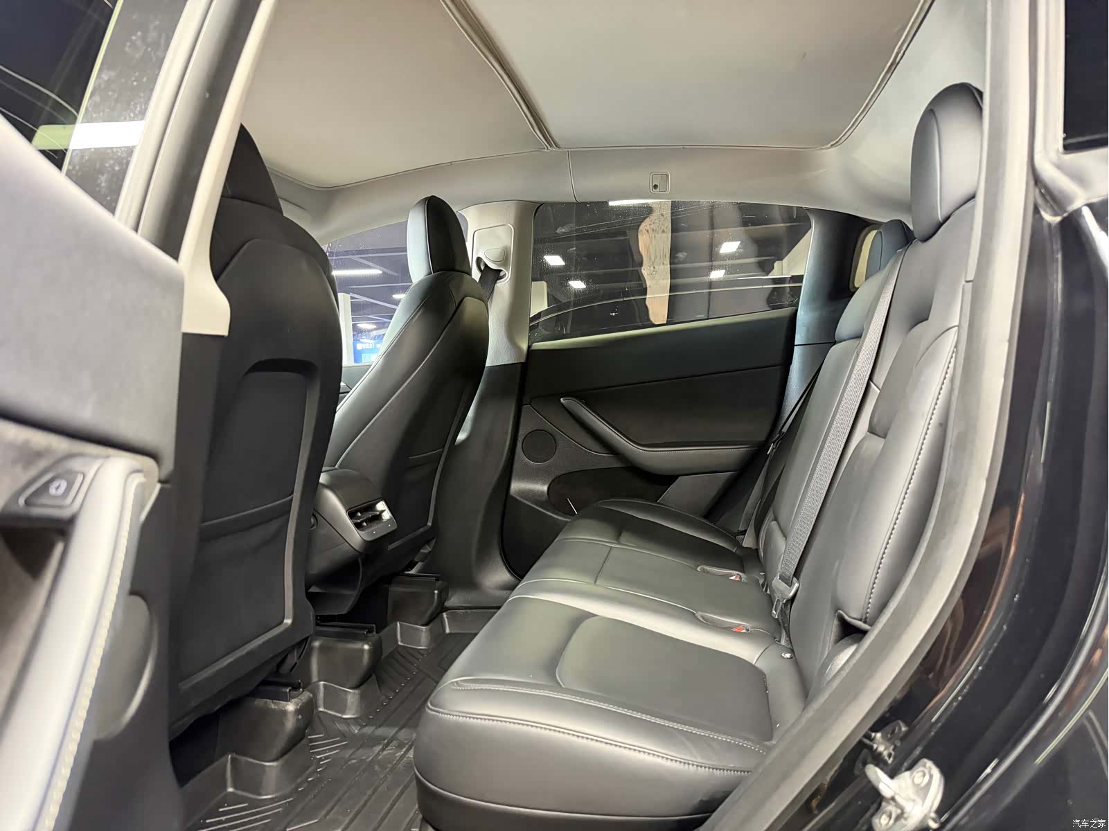 Tesla Model Y, 2021 все фото