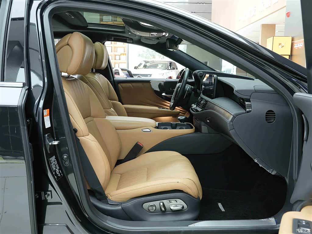Lexus LS, 2023 12