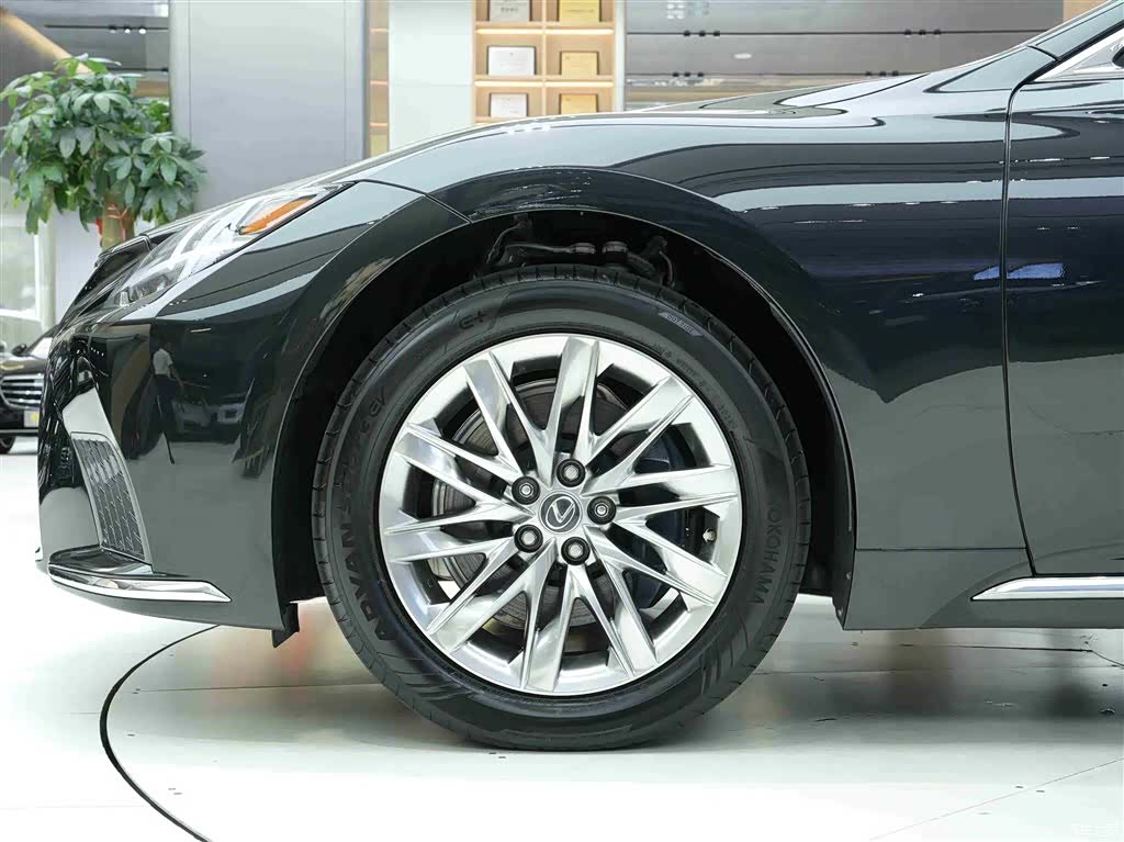 Lexus LS, 2023 18