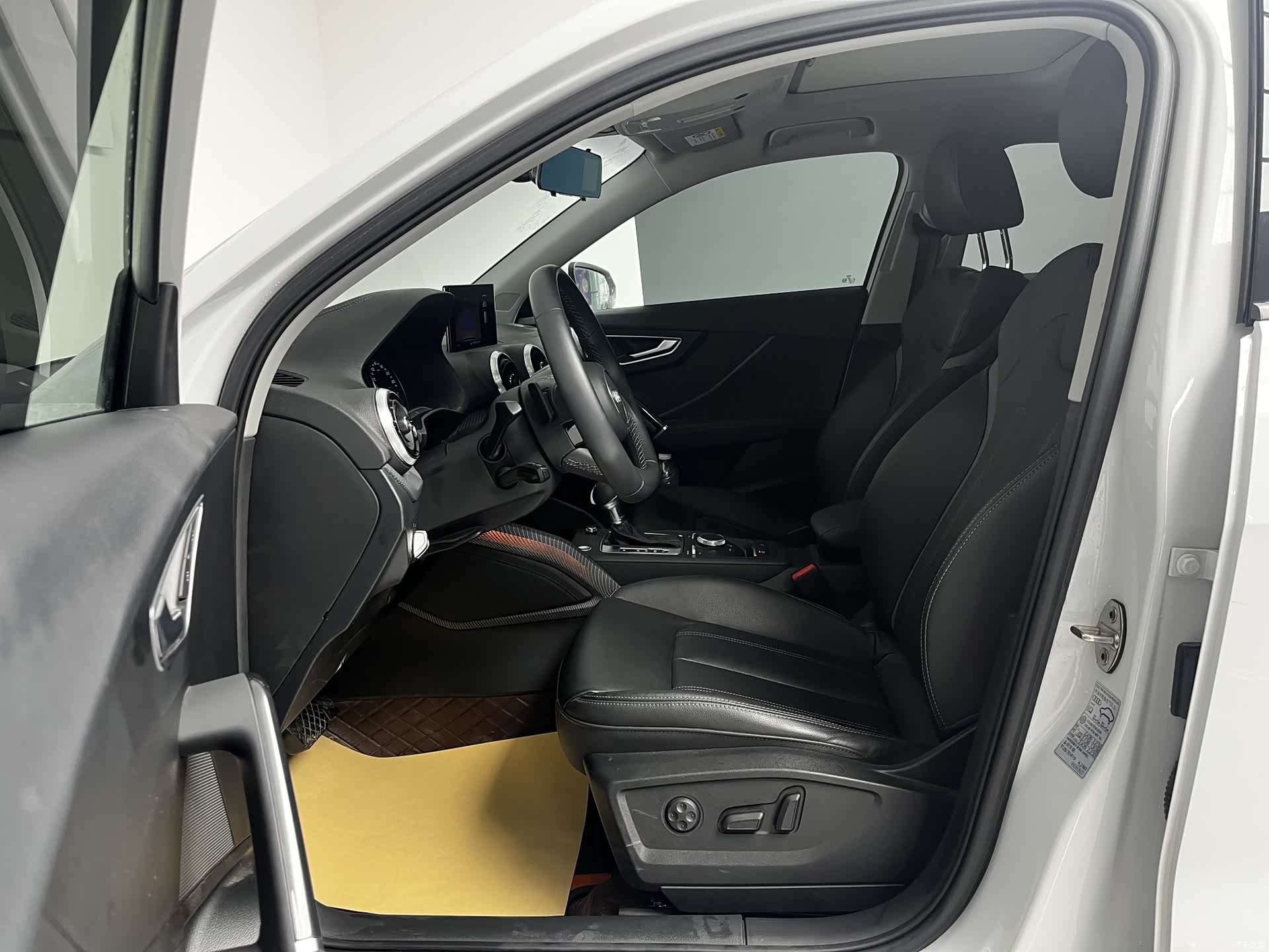 Audi Q2L, 2024 9