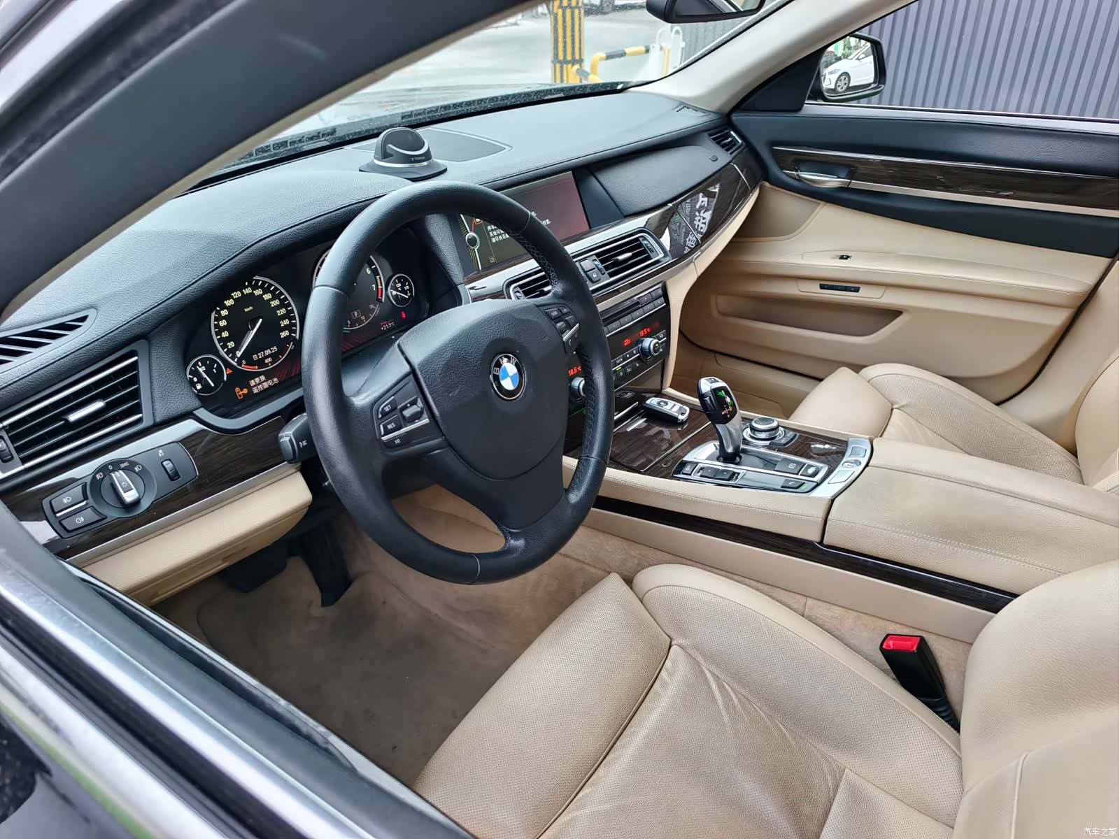BMW 7 Series, 2011 10