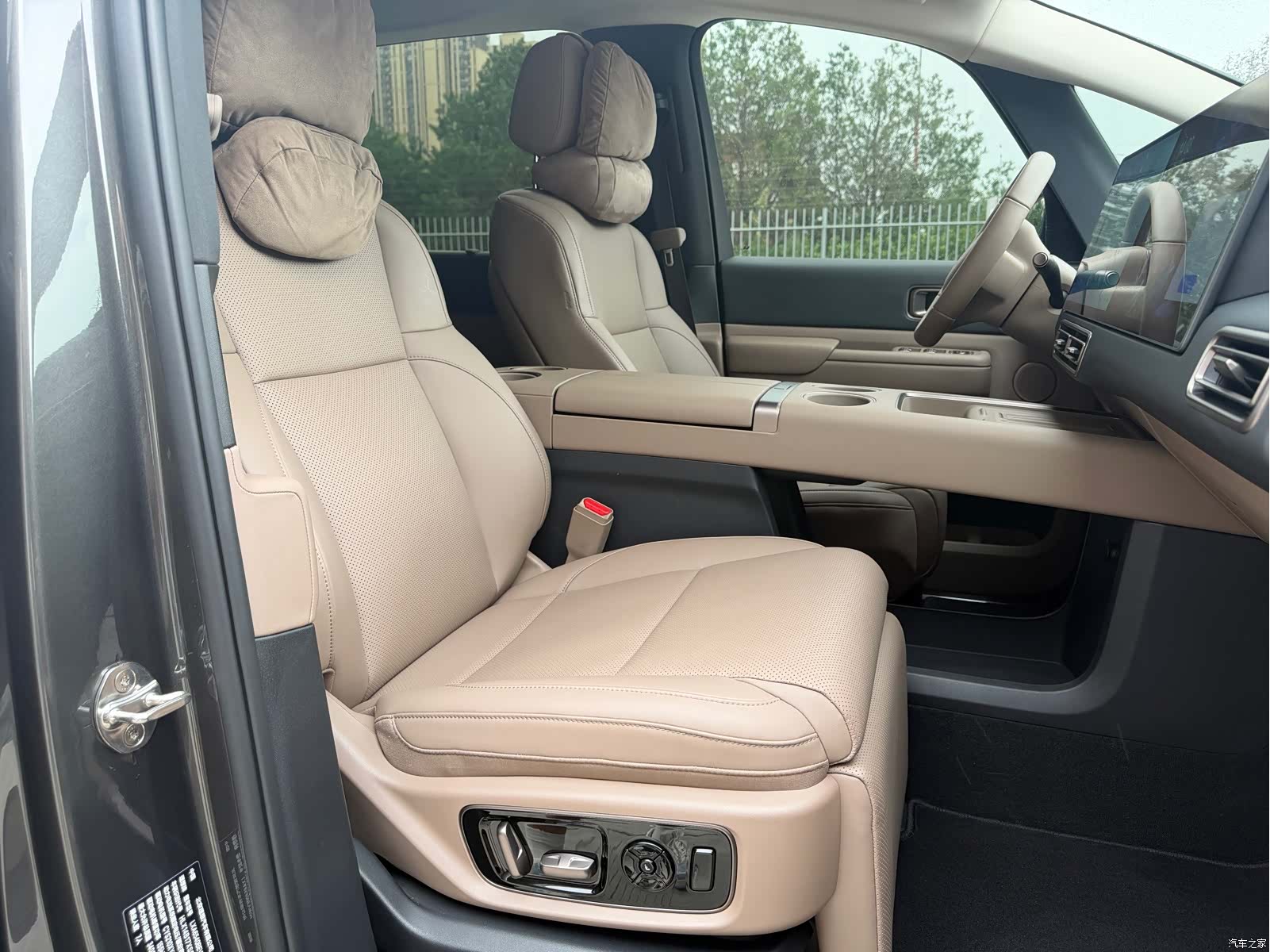 Li Auto MEGA, 2025 11