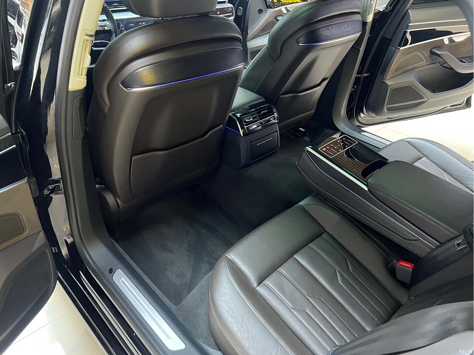 Audi A8L, 2019 8
