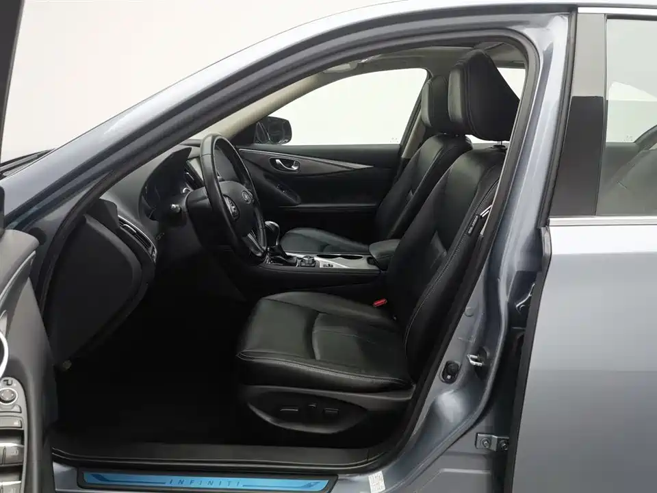 Infiniti Q50L
