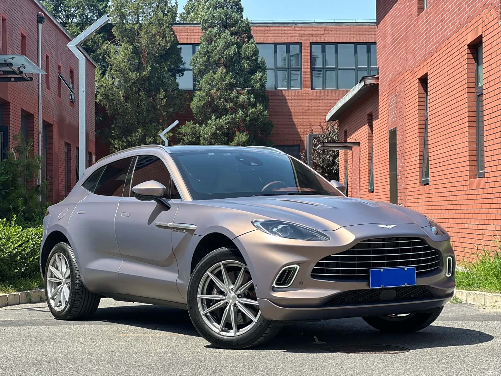 Aston Martin DBX