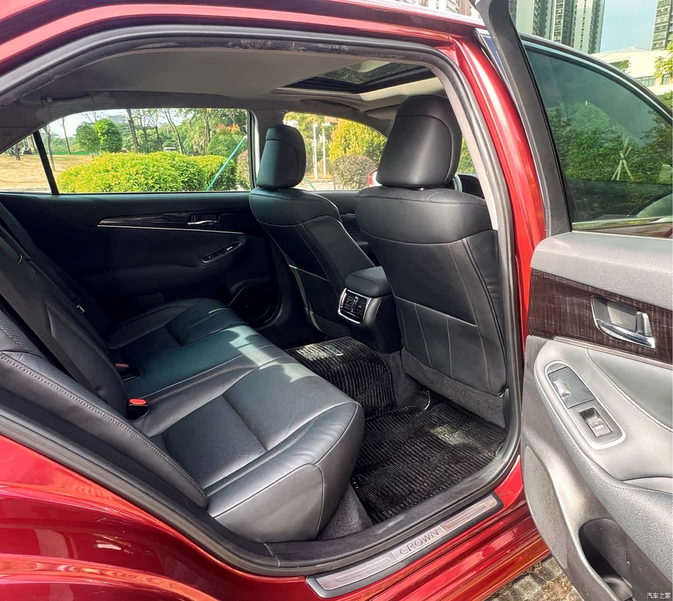 Toyota Crown, 2015 12