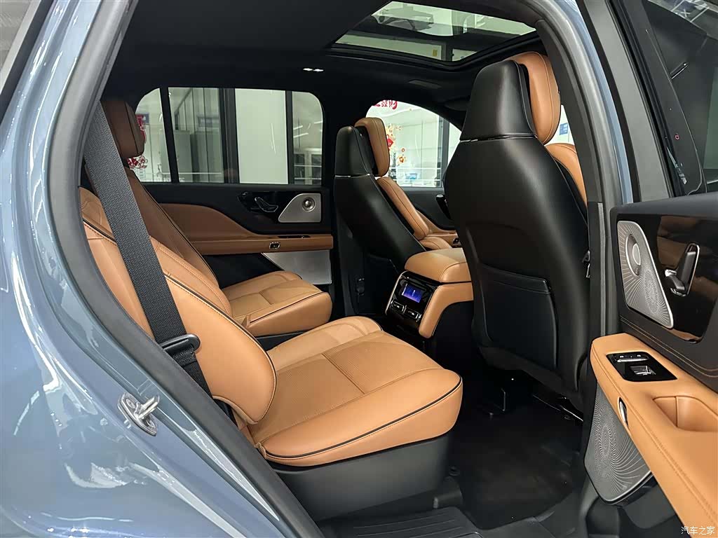 Lincoln Aviator, 2025 15