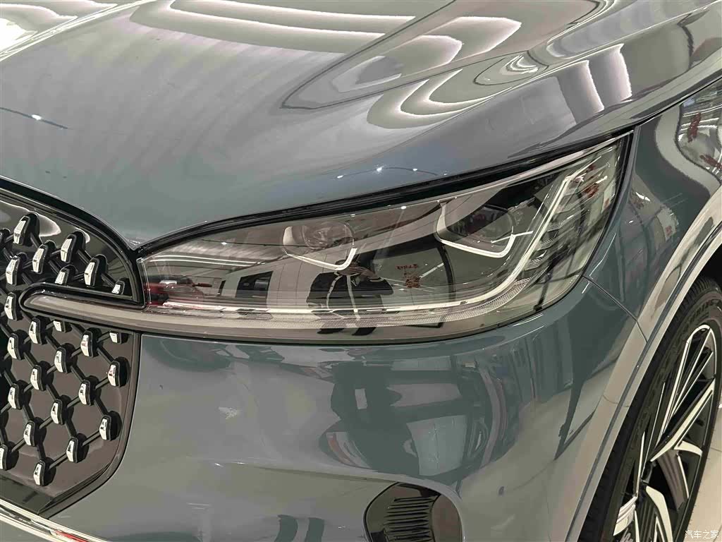 Lincoln Aviator, 2025 4