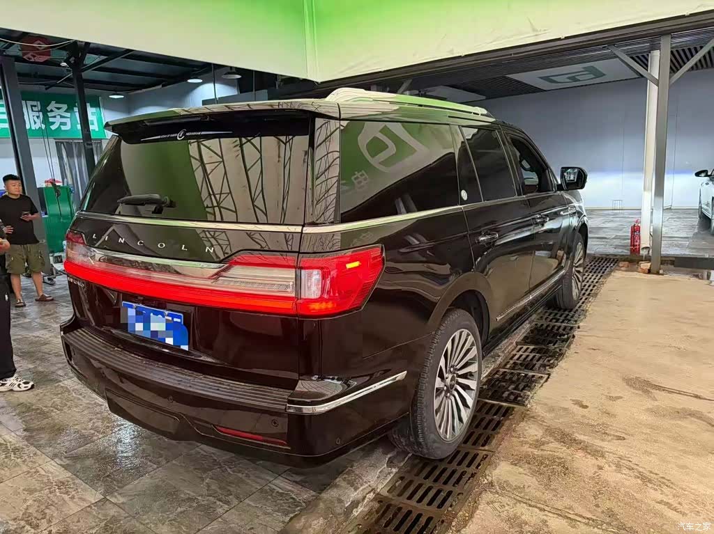 Lincoln Navigator, 2023 3