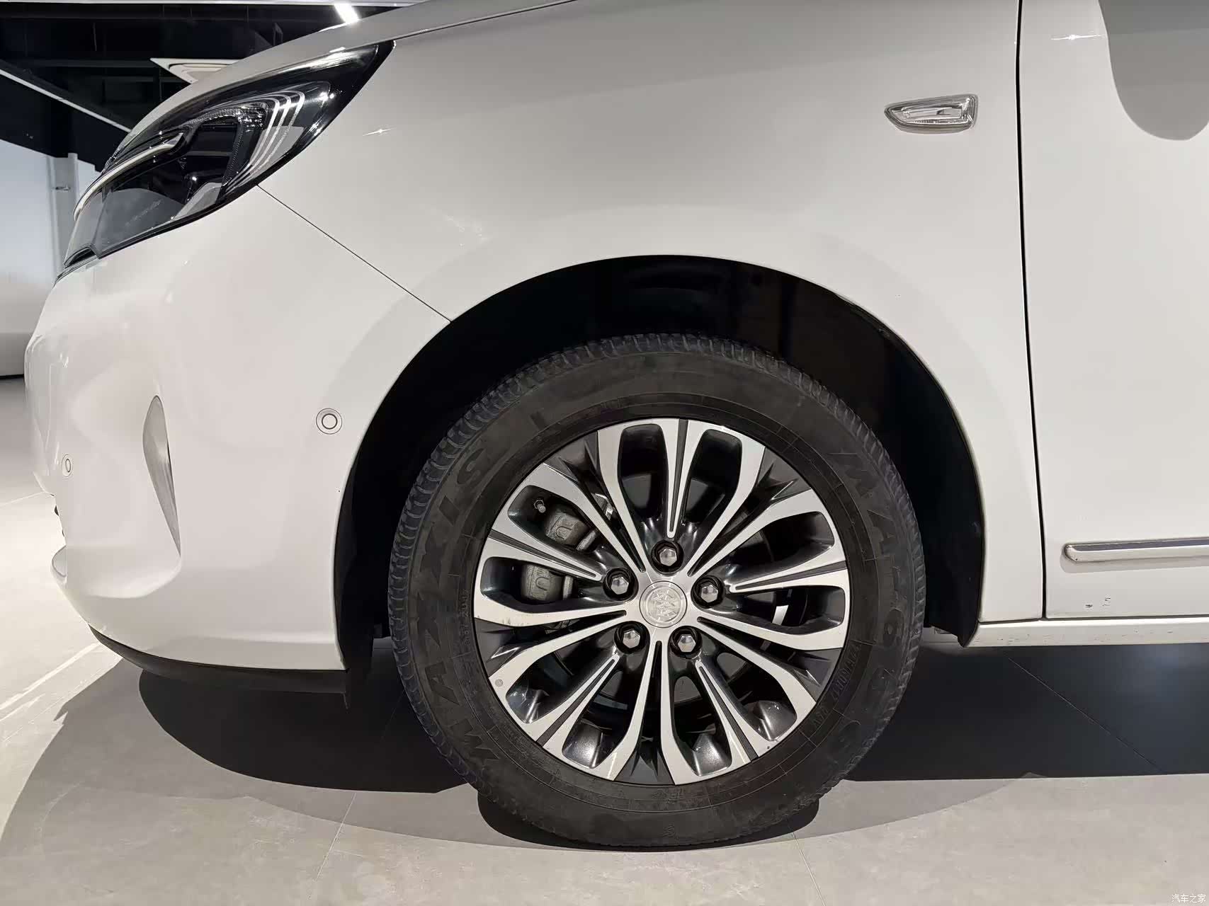 Buick GL8, 2022 6