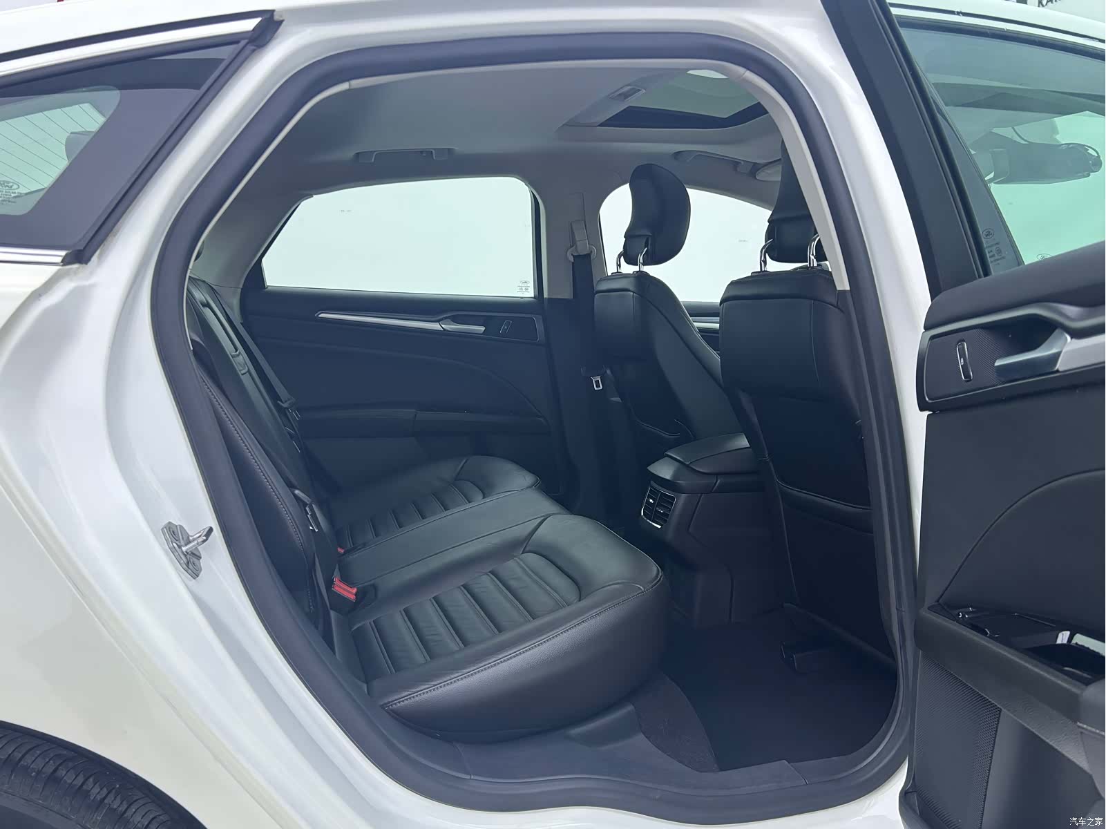 Ford Mondeo, 2016 12
