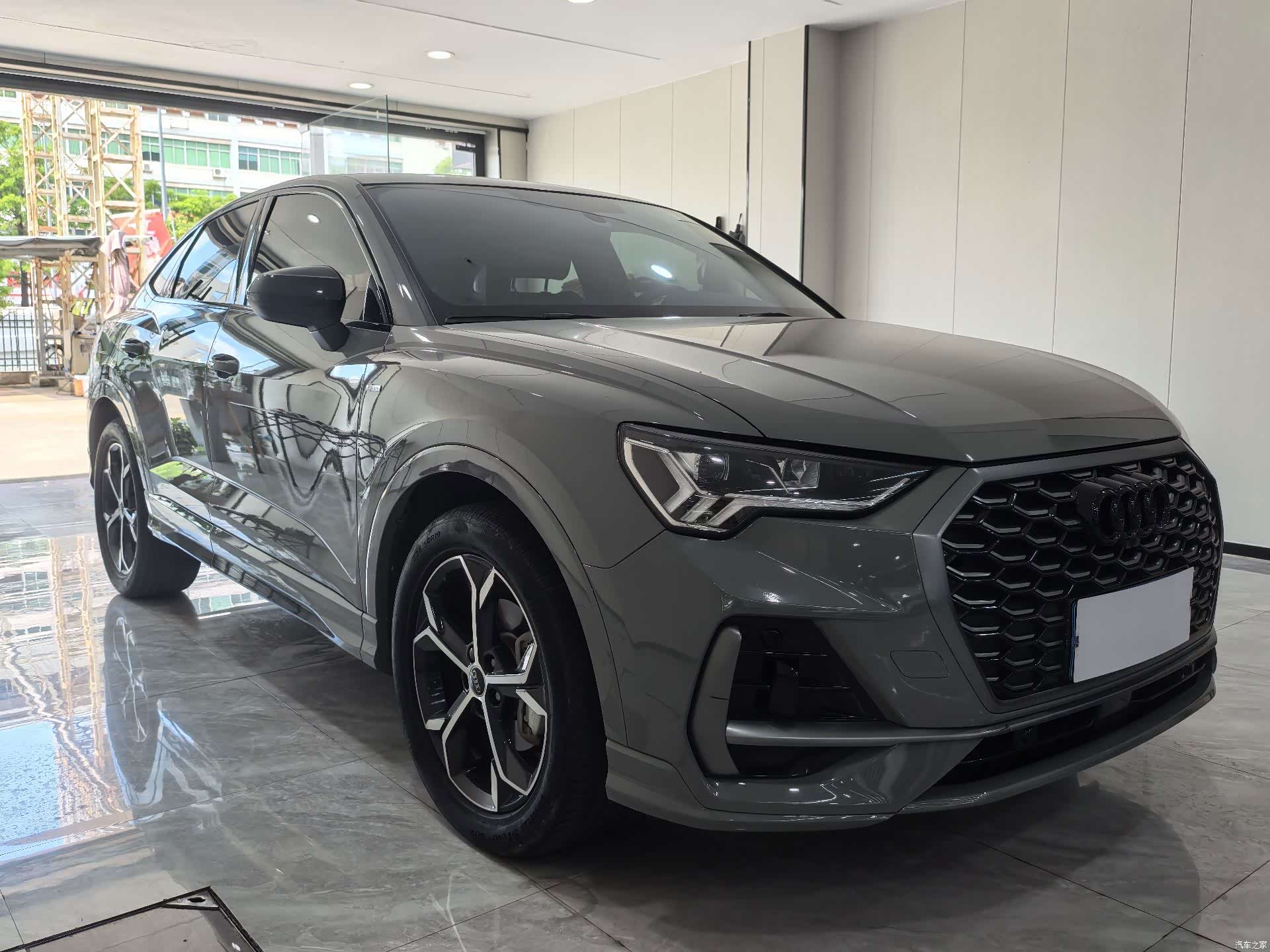 Audi Q3, 2024 3