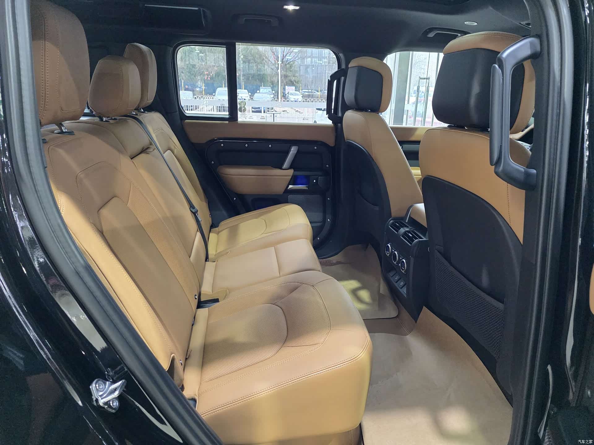 Land Rover Defender, 2024 23
