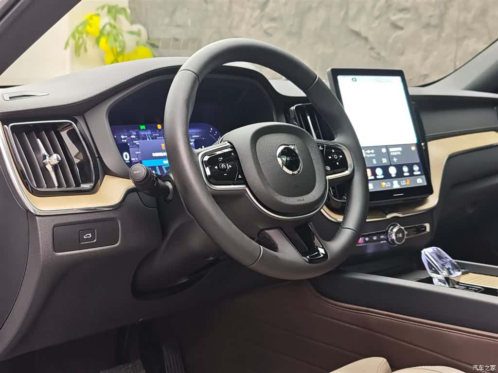 Volvo XC60, 2025 7