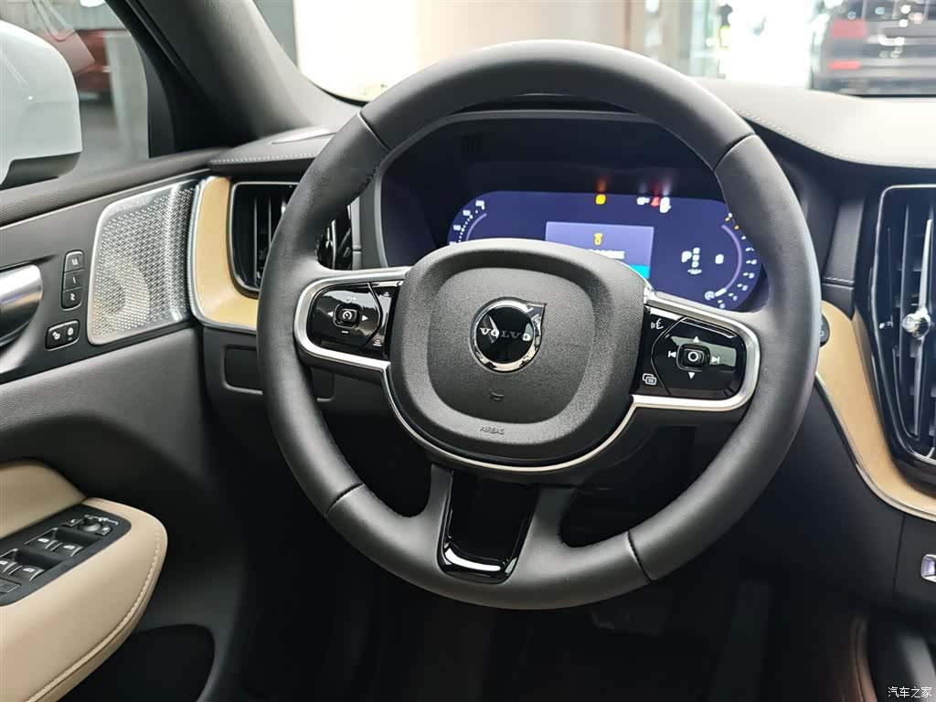Volvo XC60, 2025 14