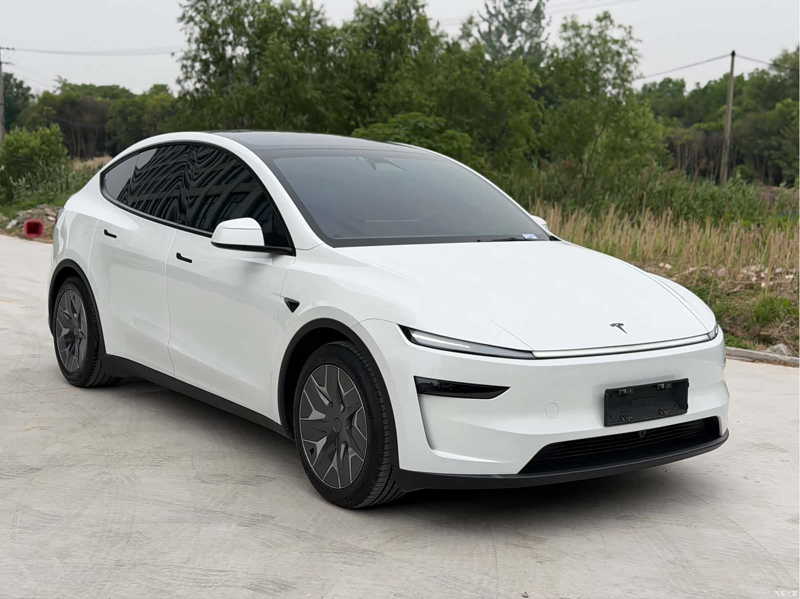 Tesla Model Y, 2025 1