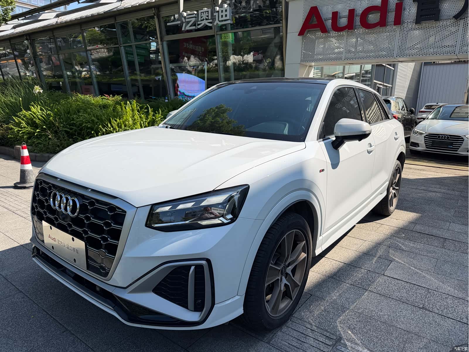 Audi Q2L, 2024 1