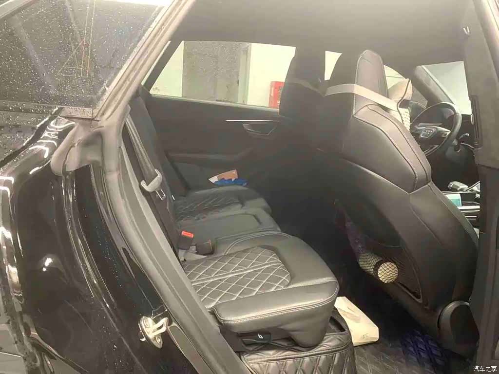 Audi Q8, 2023 8