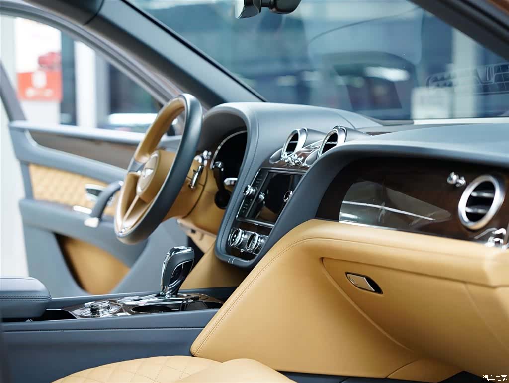 Bentley Bentayga, 2017 47